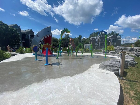 A water play area with slides and climbing structures. - 2-bedroom condo in Mont Sainte-Anne with pool (Beaupré)