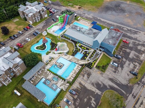 2-bedroom condo in Mont Sainte-Anne with pool