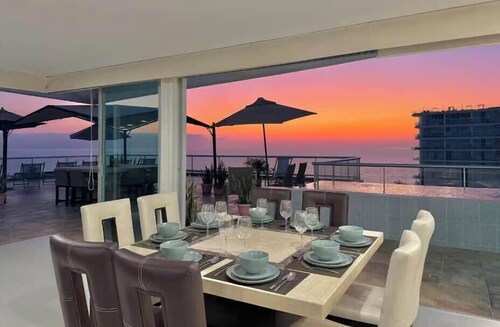 Penthouse w/ terrace & beach access