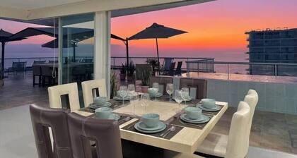 Penthouse w/ terrace & beach access