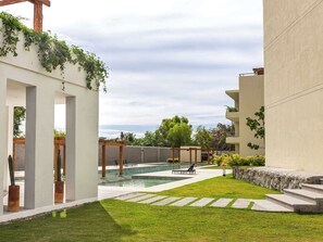 Unclassified image, 2 of 31, button - Bright 2BR retreat w/ pool & gym (Tondoroque)