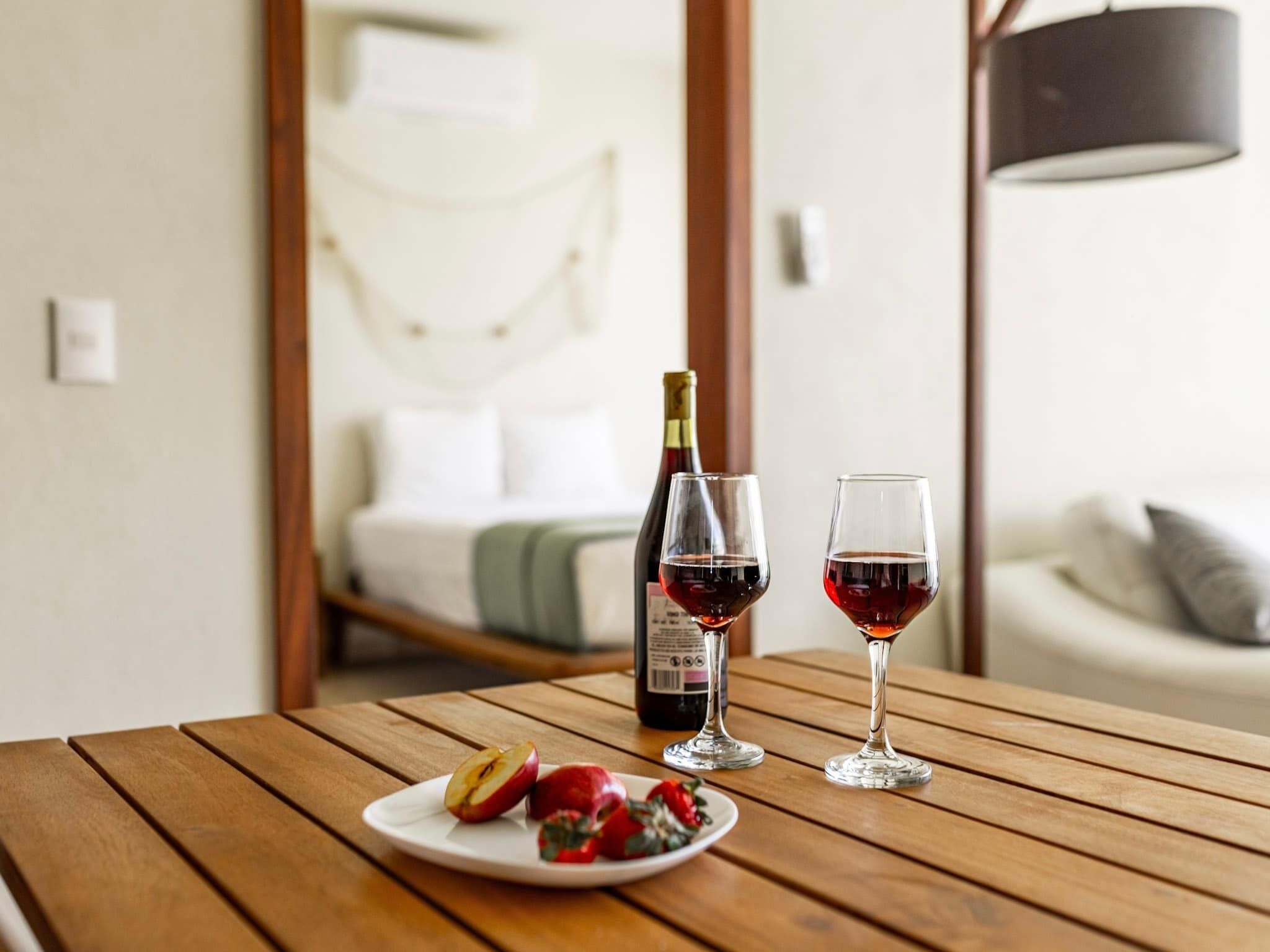 2 bedrooms, desk, iron/ironing board, WiFi