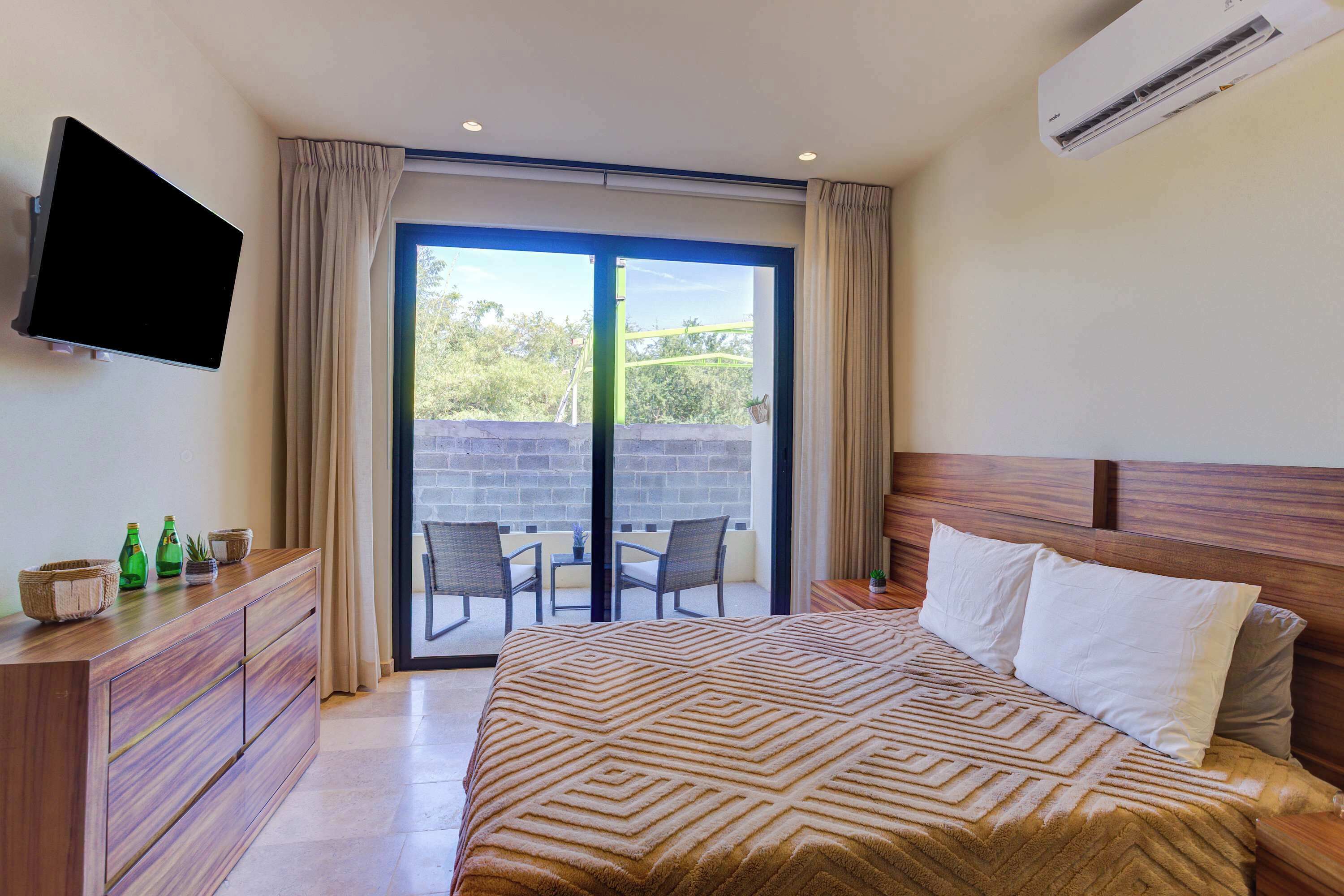 2 bedrooms, desk, iron/ironing board, travel crib