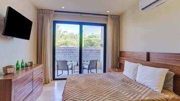 2 bedrooms, desk, iron/ironing board, travel crib