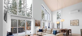 La Skandinav-4BR + AC + WiFi + FP + Hot Tub+Sauna