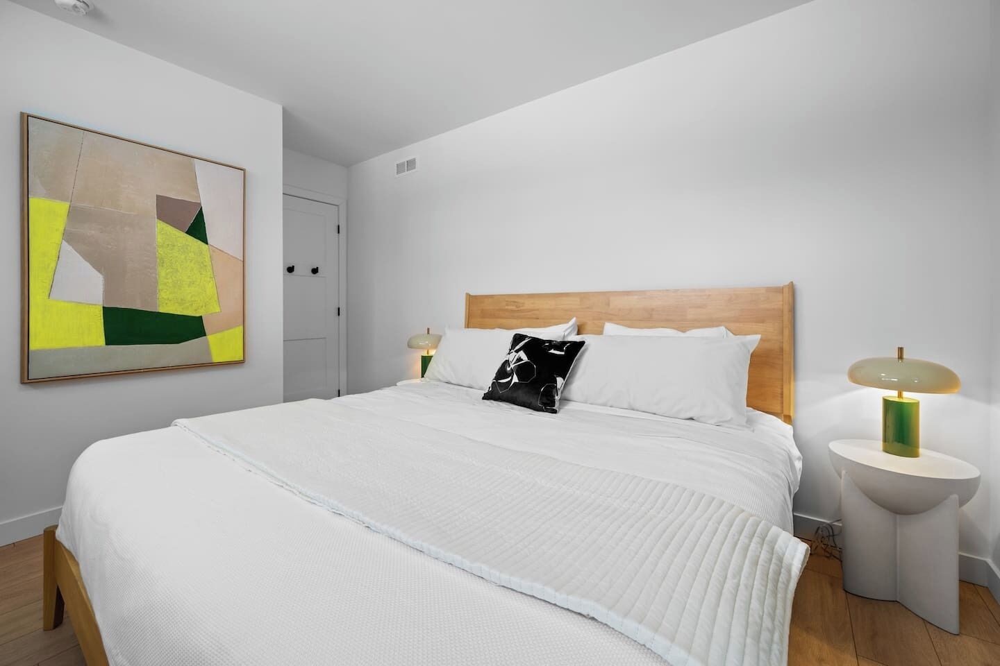 4 bedrooms, WiFi (free), bed sheets