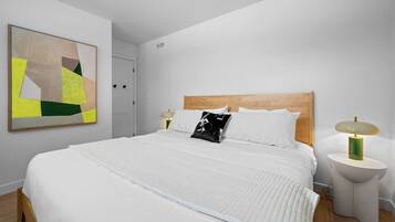 4 bedrooms, WiFi (free), bed sheets