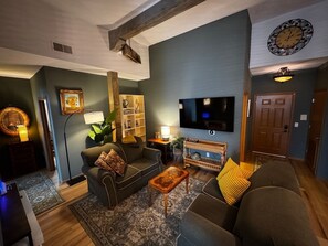 TV, fireplace
