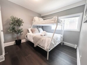 Desk, WiFi, bed sheets