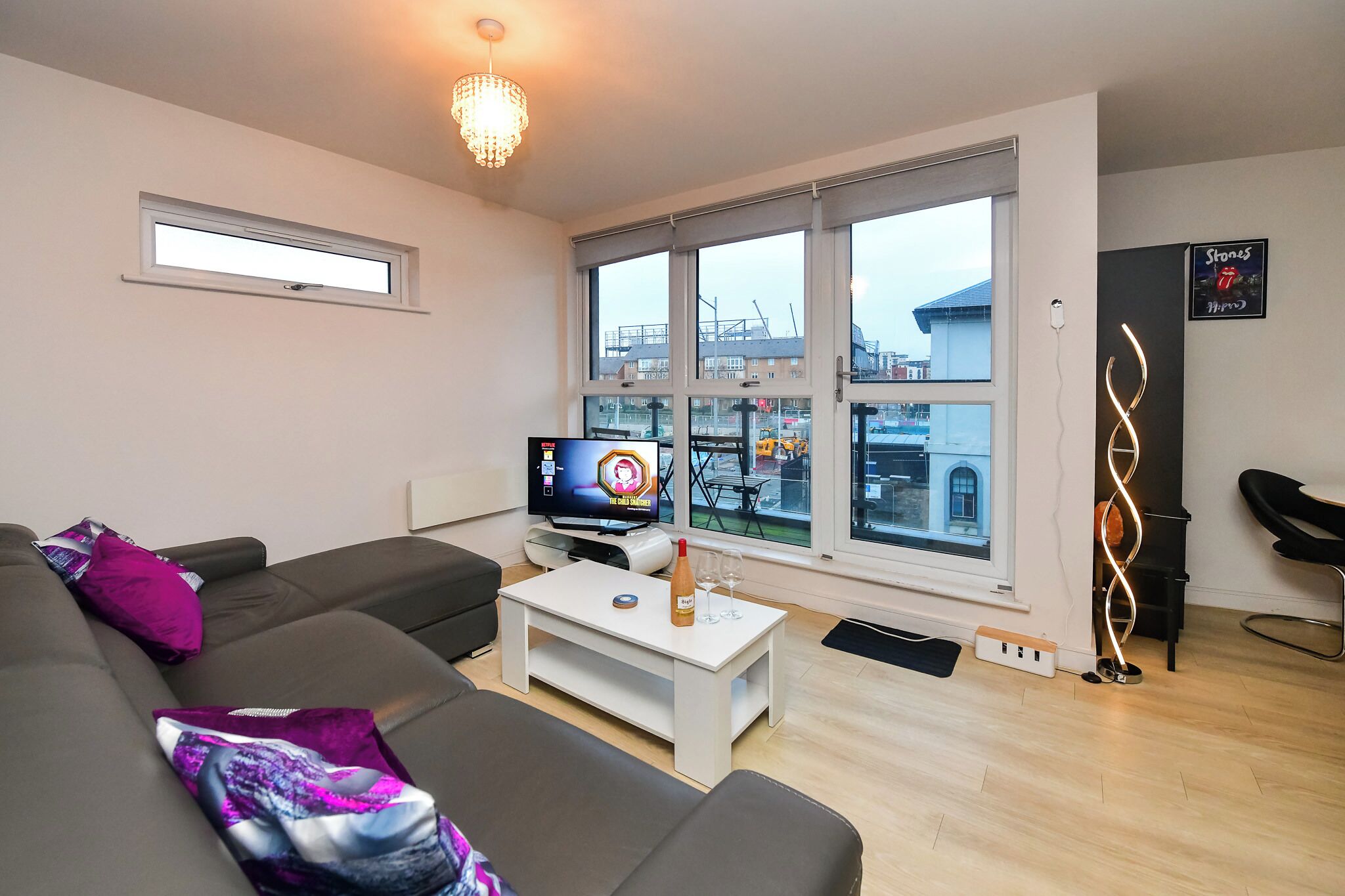 Cardiff Bay Retreat, Sleeps 4 & Parking! - Pass The Keys - Cardiff