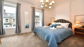 4 bedrooms, iron/ironing board, free WiFi, bed sheets