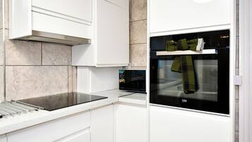 Fridge, microwave, oven, coffee/tea maker