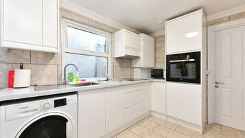 Fridge, microwave, oven, coffee/tea maker
