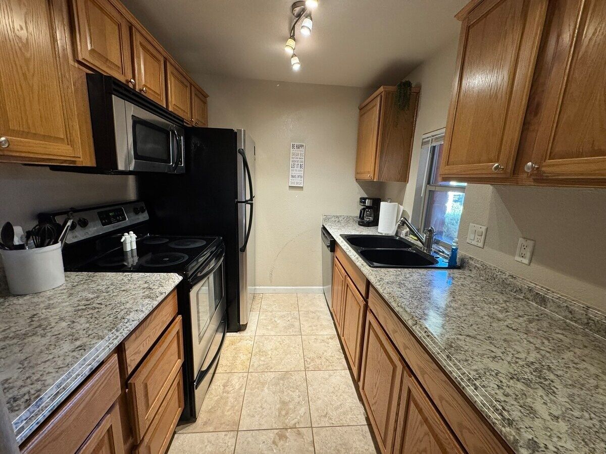 Geladeira, micro-ondas, fogão, cooktop