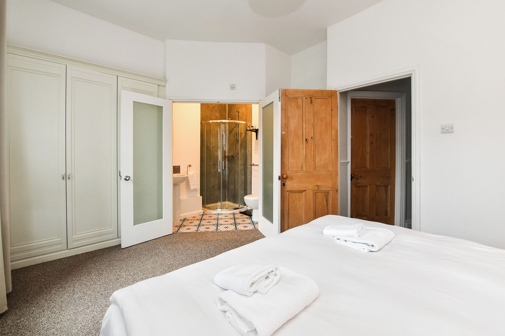 3 bedrooms, iron/ironing board, free WiFi, bed sheets