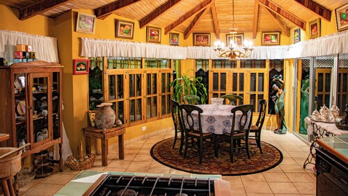 Live like a King on this Gentleman's Estate