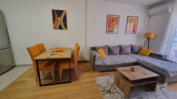 Căn hộ, 3 phòng ngủ, hút thuốc, ban công | Phòng khách