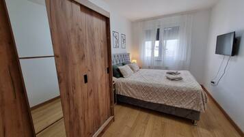 Apartment, 3 Bedrooms, Smoking, Balcony | 3 bedrooms