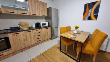 Apartment, 3 Schlafzimmer, Raucher, Balkon | Esszimmer