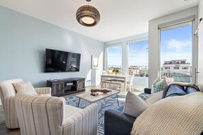 TV - Boardwalk Blue - Modern Beachside Retreat (Carolina Beach)