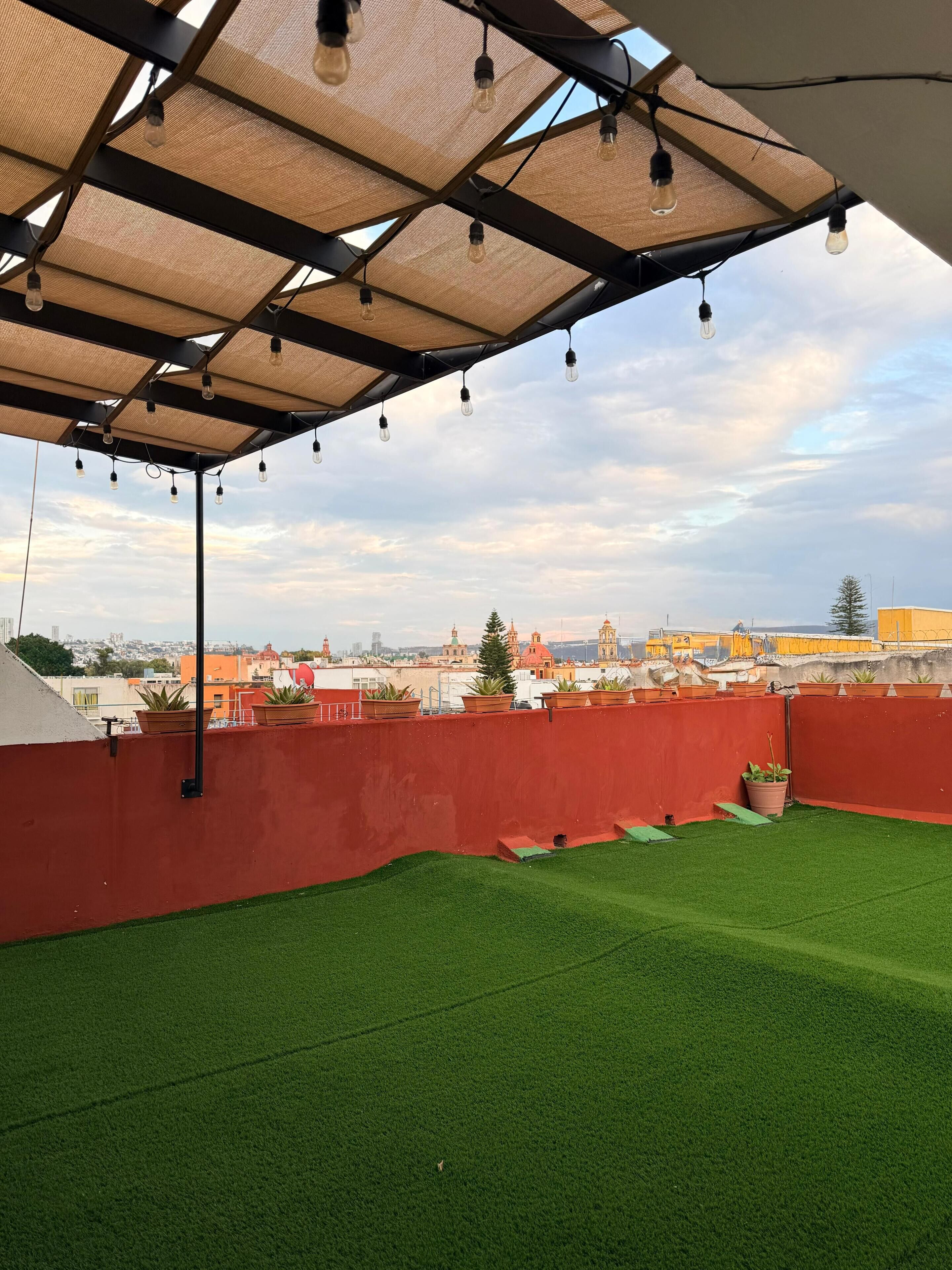 المنطقة المحيطة بالمنشأة