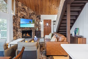 Living area - Lake View Cabin (Lake Arrowhead)