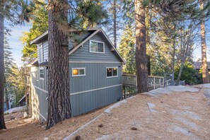 Exterior - Lake View Cabin (Lake Arrowhead)