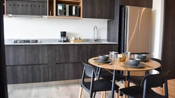 Coffee/tea maker, fridge, microwave, oven