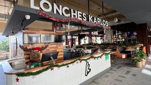 A restaurant named 'LONCHES KARLOS' with a festive decoration, a counter with a moose figure, and a tiled floor. - Nuevo+Zapopan Centro+ Cerca Basílica + Andares + (Zapopan)