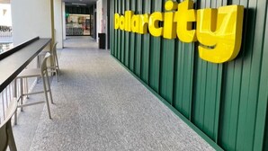 A hallway with a green wall and a large yellow sign that reads "Polarcity". - Nuevo+Zapopan Centro+ Cerca Basílica + Andares + (Zapopan)