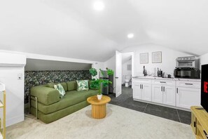 Living area - NEW! Stunning 5 Bedroom w/ HotTub, Games, Near Zoo (San Diego)
