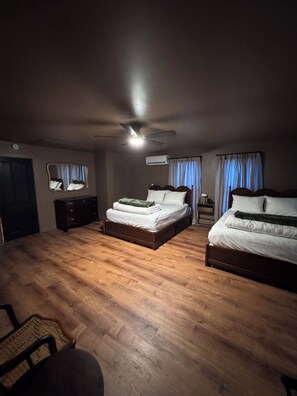 2 bedrooms, iron/ironing board, WiFi, bed sheets - Cayuga Getaway (Seneca Falls)