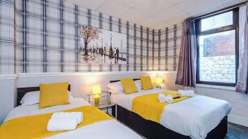 14 chambres, fer et planche à repasser, accès Internet, draps fournis