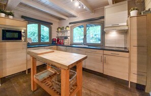 Fridge, microwave, stovetop, dishwasher - Cozy home in Durbuy with sauna (Durbuy)