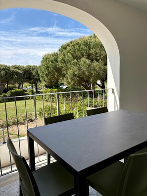 Outdoor dining - Two Bedroom Apartment with Garden View (Portoferraio)