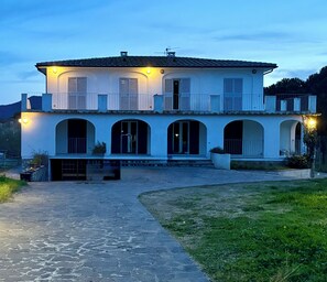 Luokittelematon kuva, 5 kautta 19, painike