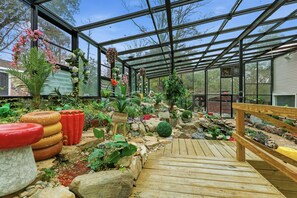 Unclassified image, 4 of 40, button