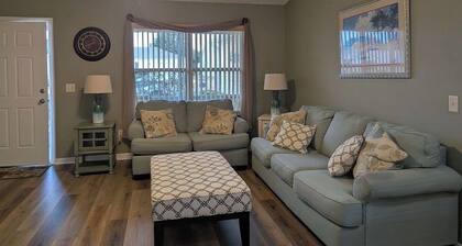 Walking to Mallory Golf Course and restaurant, 0.25 miles from the Mallory Pool