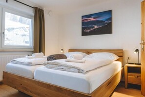 3 makuuhuonetta, silitysrauta/-lauta, Wi-Fi, vuodevaatteet