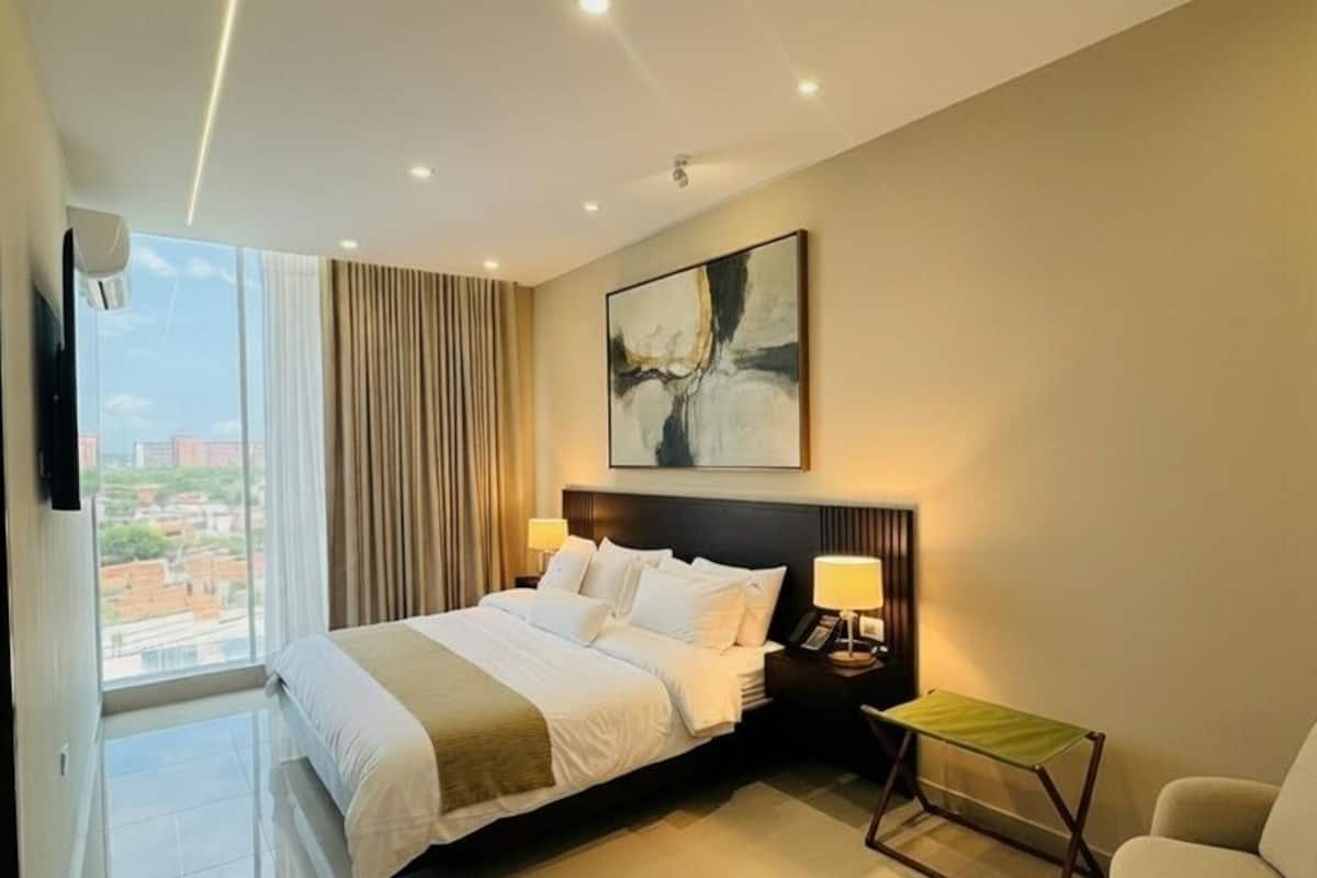 Presidential Suite | In-room safe, desk, laptop workspace, blackout drapes