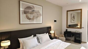 Standard Room | In-room safe, desk, laptop workspace, blackout curtains