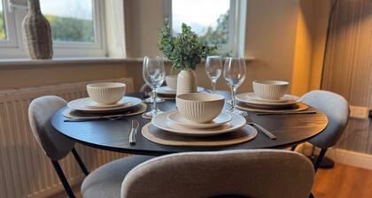 Stylish 2-Bedrooms | Free Gated Parking | 2 Bathrooms