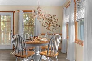 Dining - Pigeon Forge Cabin with Jetted Soaking Tub | $940 Free Tickets + 2 Pools (Pigeon Forge)