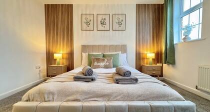 Stylish & Comfortable 2-Bedroom Flat