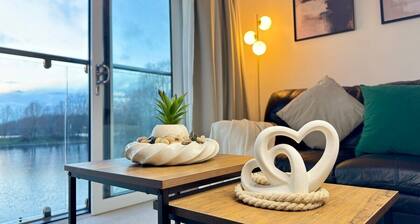 Stylish Lake Front Home | Free Parking | Sleeps 7