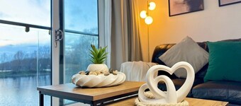 Stylish Lake Front Home | Free Parking | Sleeps 7