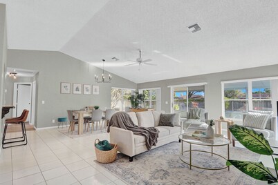 Bright 3/2 Equestrian Home/10 Min to WEF & Polo