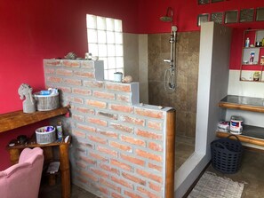 Hair dryer, towels, soap, toilet paper - Quiet family house with garden and kitchen (Puerto López)