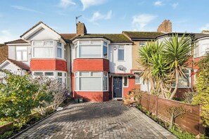 Exterior - Spacious 3BR Home Near London | Sleeps 7 (London)