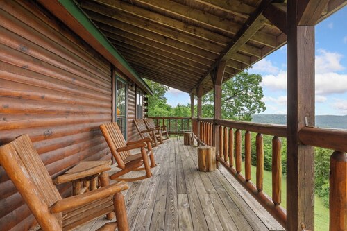 Rustic Cedar Roost • Private Balcony • Best Views